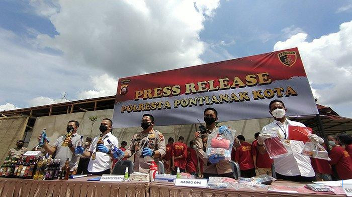 Polwan Polresta Pontianak Rayakan Ulang Tahun ke-77 dengan Syukuran