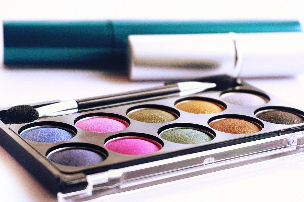 Pemula? Ini 8 Cara Pakai Eyeshadow yang Mudah dan Menarik