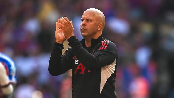 Hugo Ekitike Buka Baju, Arne Slot: Tidak Perlu dan Bodoh