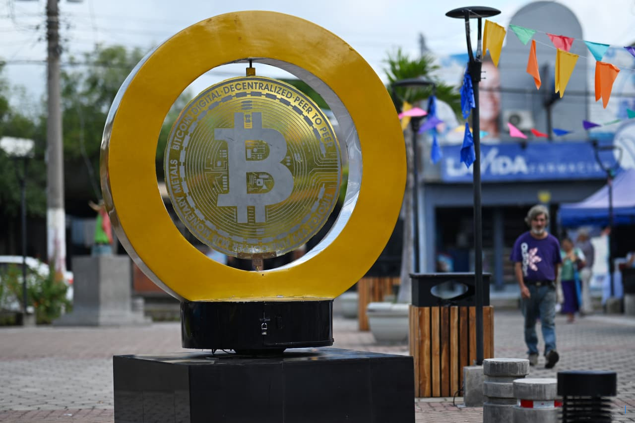 Bitcoin, Ethereum, dan XRP Tumble. Mengapa Kripto Sedang Turun Hari Ini.