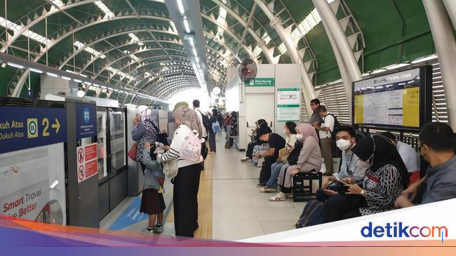 Ketika LRT Jabodebek Macet, Penumpang Kehilangan Pekerjaan hingga Pengantin Panik