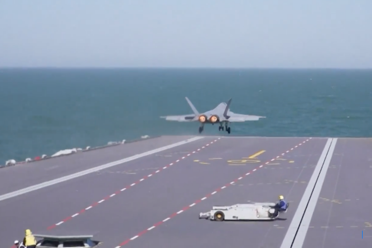 Kapal Induk Tiongkok Uji Pesawat Tempur dengan Sistem Elektromagnetik