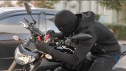 Kendaraan Jurnalis TVRI Dirusak Warga Gurung, Paul Minta Polisi Tangkap Pelaku