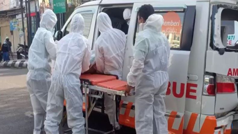 Sopir Ambulans Tewas Saat Bawa Jenazah, Pingsan di Rumah Duka