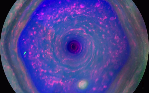 Teleskop James Webb Temukan Partikel Gelap di Atmosfer Saturnus