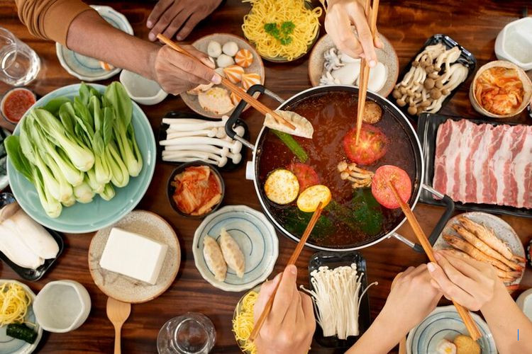 Topan Super Ragasa Hong Kong, Warga Siapkan Hotpot di Rumah