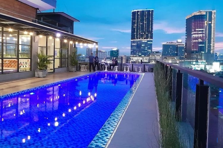 5 Hotel Surabaya dengan Kolam Renang: Penginapan Ideal untuk Liburan dan Bisnis