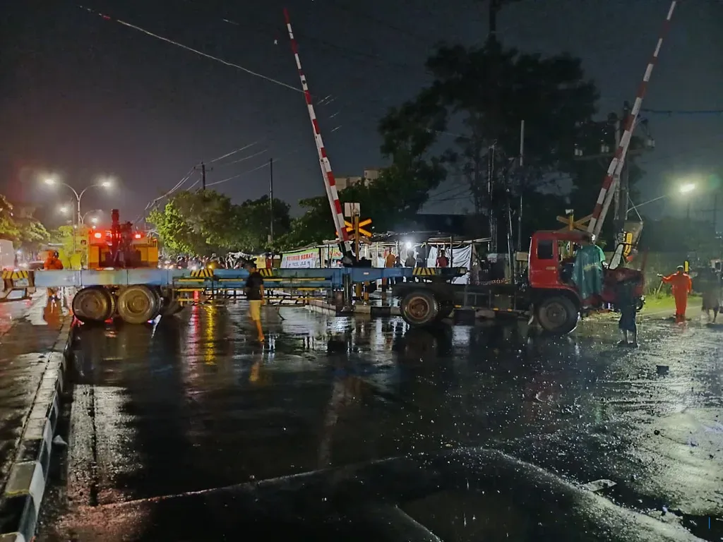 Kecelakaan Maut, Lansia Tewas Tertabrak Mobil di Tikungan